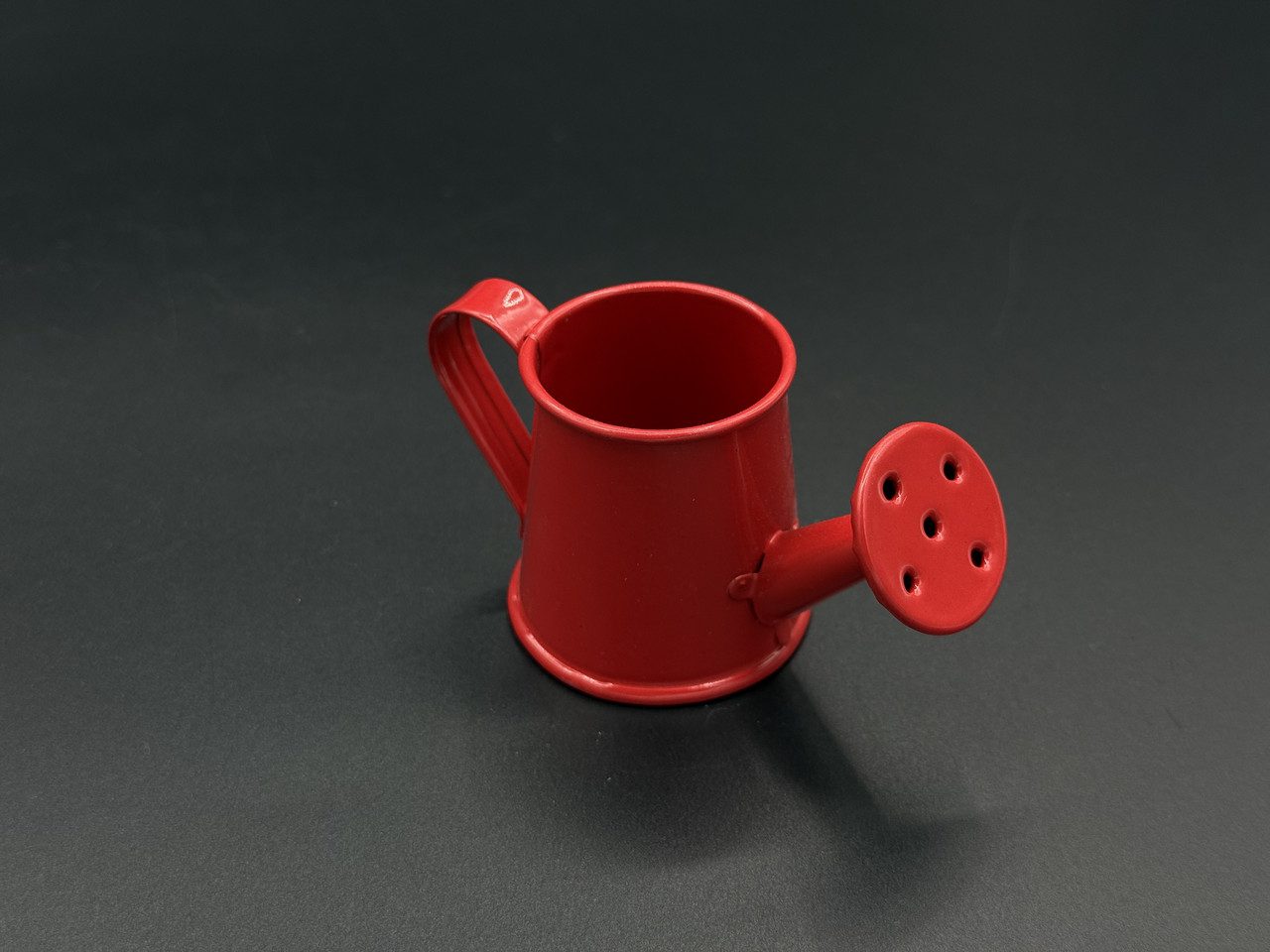 поливалки для квітів металеві. Колір червоний