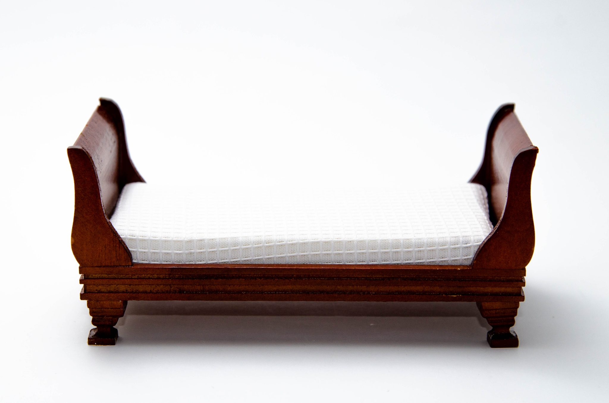 Кровать-сани (Sleigh bed) Кровать-сани (Sleigh bed)