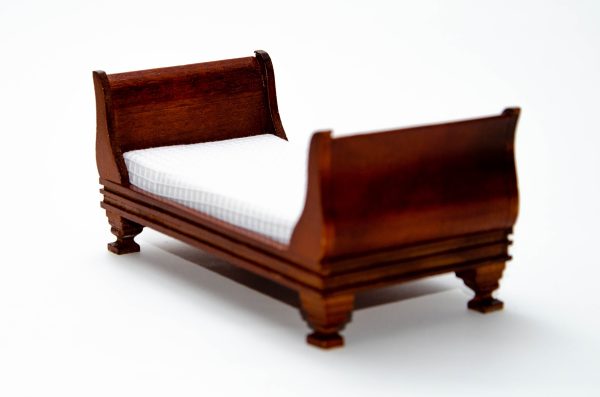 Кровать-сани (Sleigh bed)