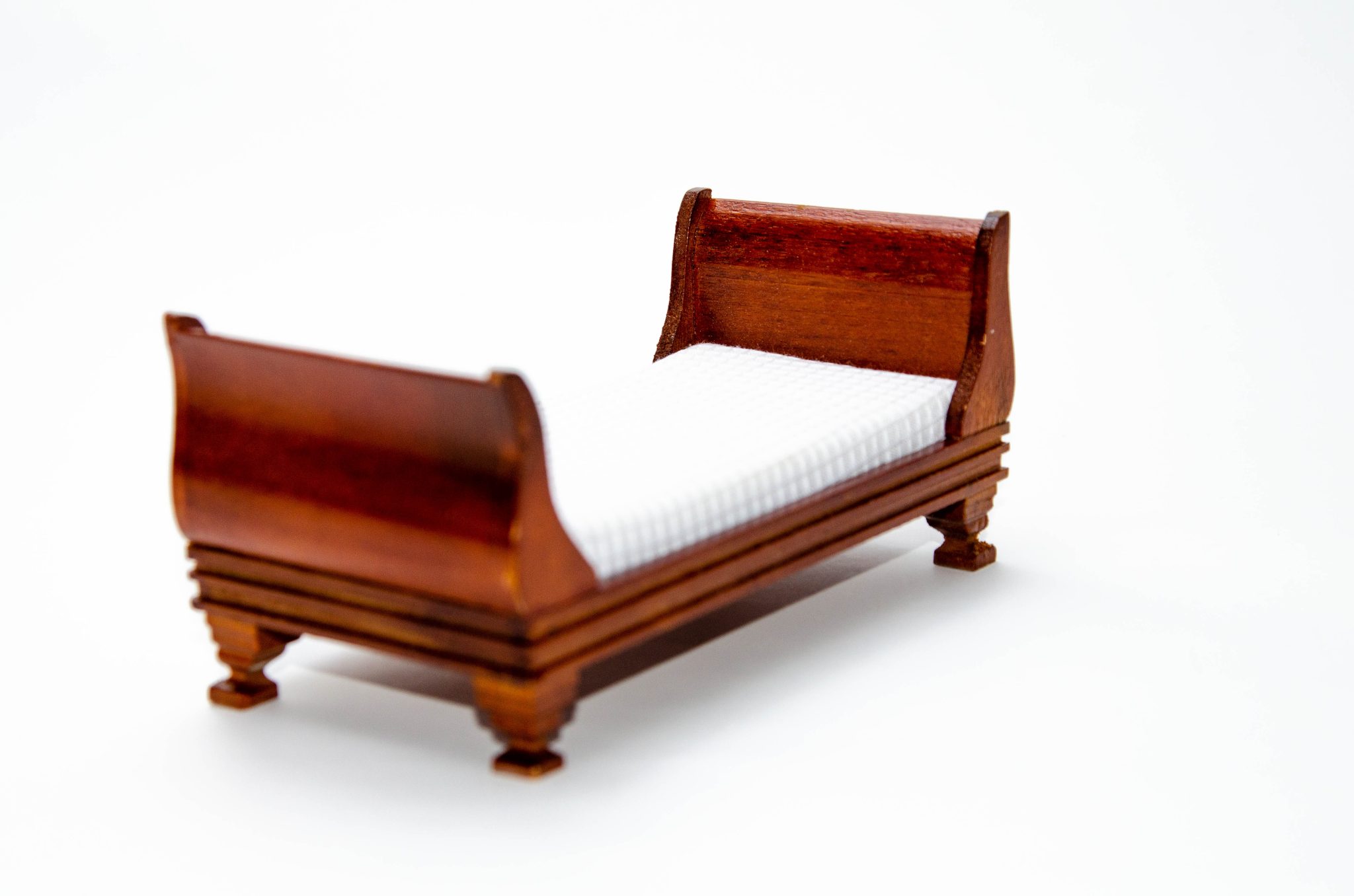 Кровать-сани (Sleigh bed) Кровать-сани (Sleigh bed)