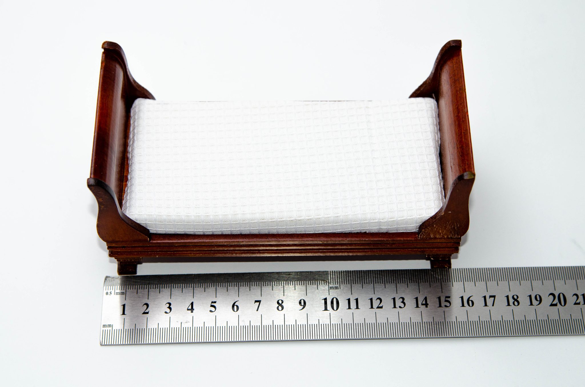 Кровать-сани (Sleigh bed) Кровать-сани (Sleigh bed)