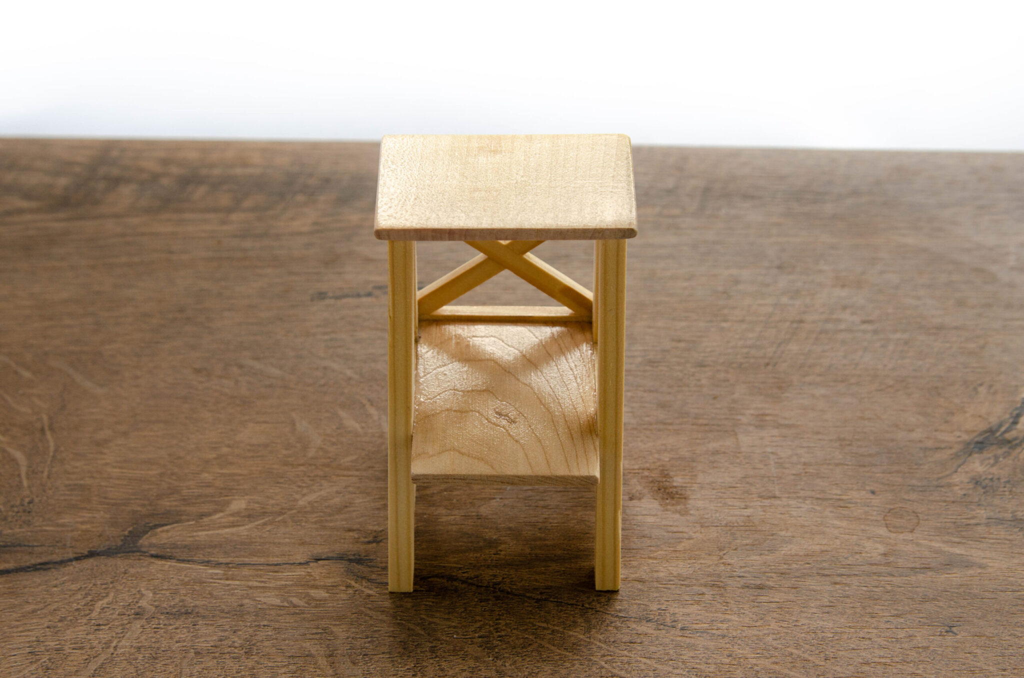 Лак Стойка-стеллаж. Лак