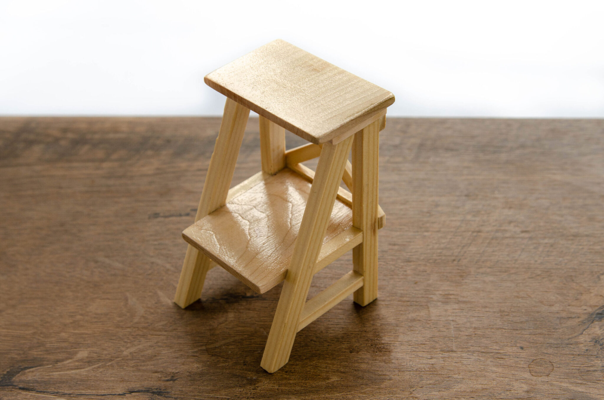 Лак Стойка-стеллаж. Лак