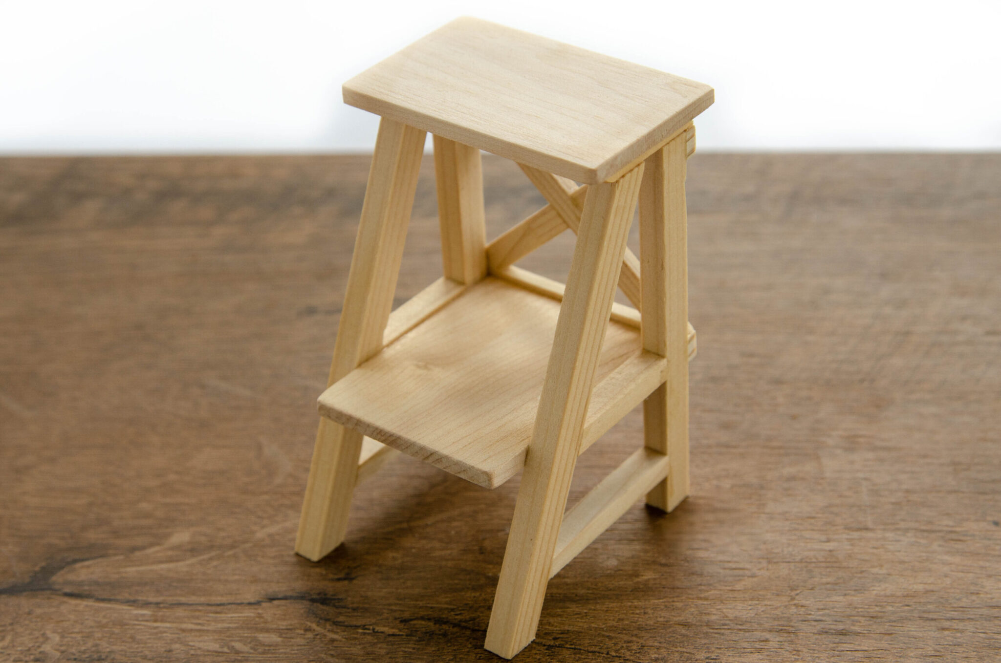 Натуральное дерево Стойка-стеллаж. Натуральное дерево