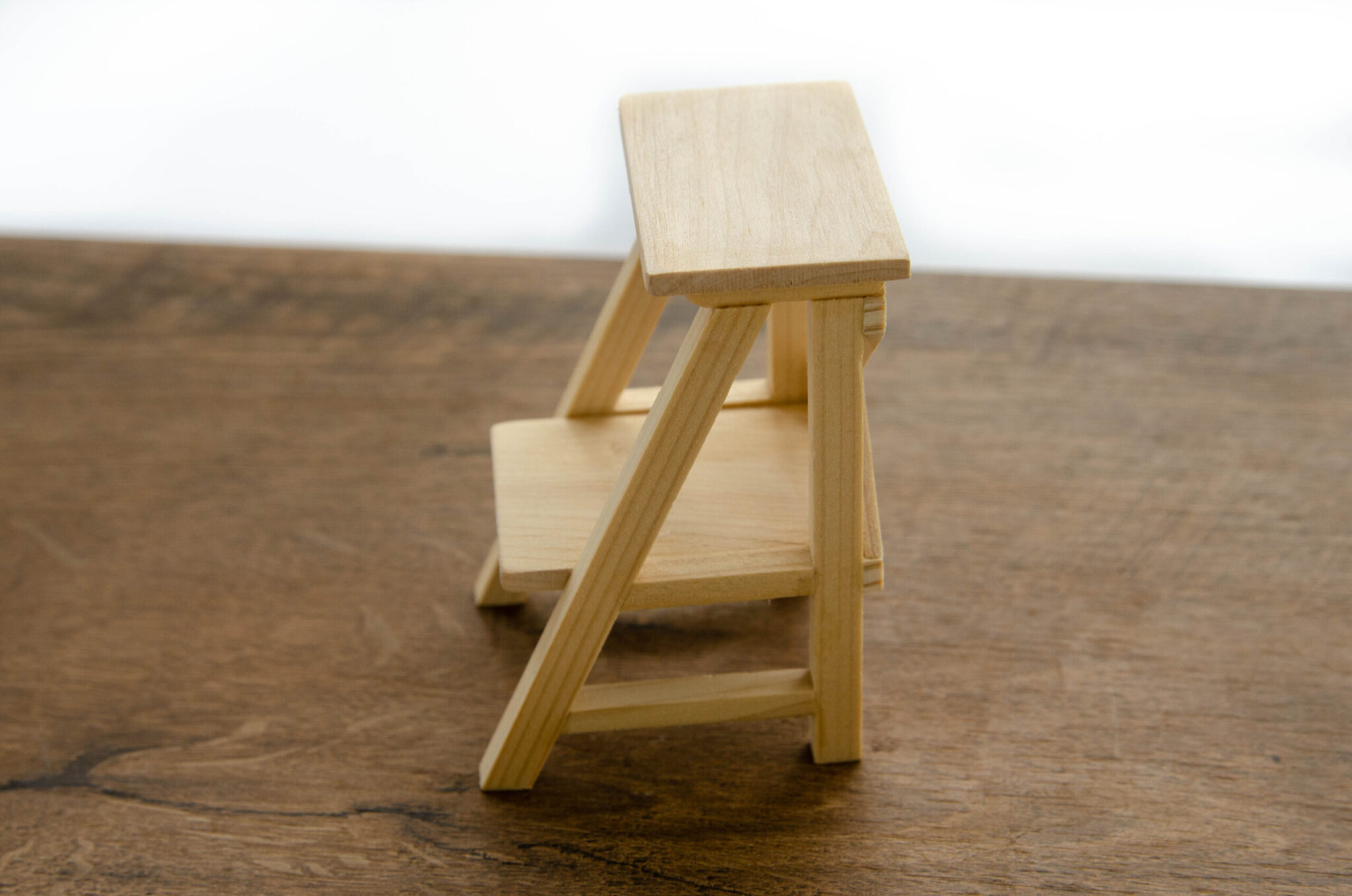 Натуральное дерево Стойка-стеллаж. Натуральное дерево