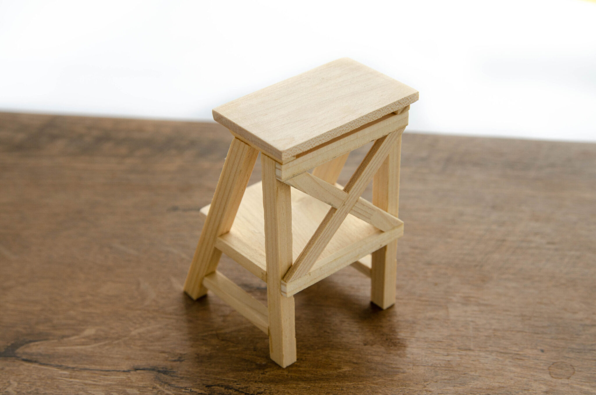 Натуральное дерево Стойка-стеллаж. Натуральное дерево