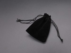 Подарочный мешочек из бархата на затяжках. Цвет черный. 7х9см
