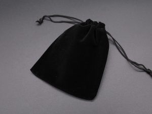 Подарочный мешочек из бархата на затяжках 10х12см черного цвета