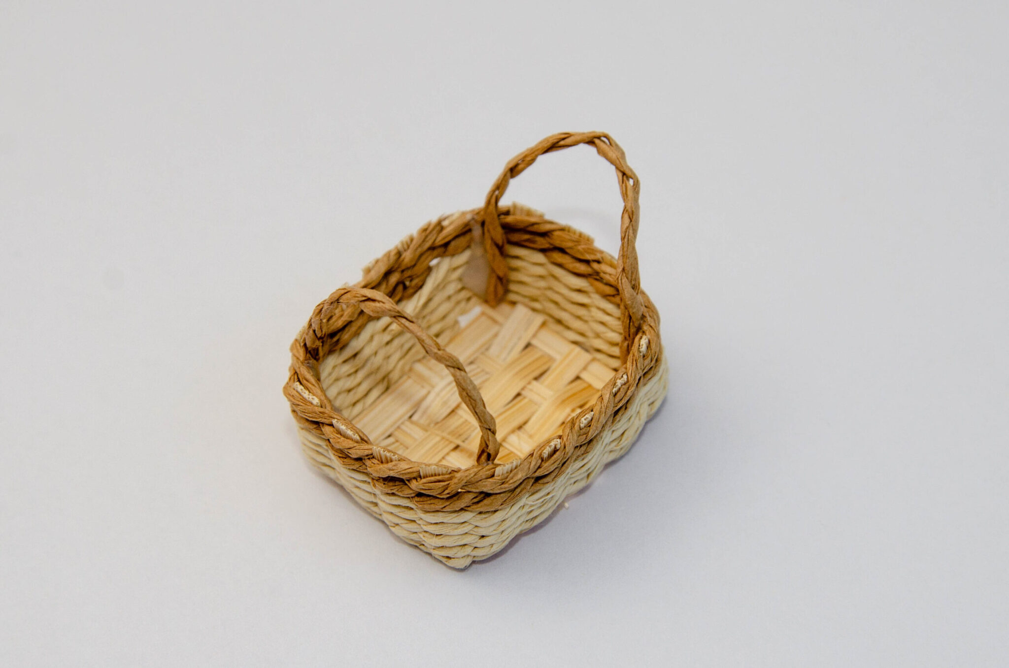 Корзинка плетеная Корзинка плетеная
