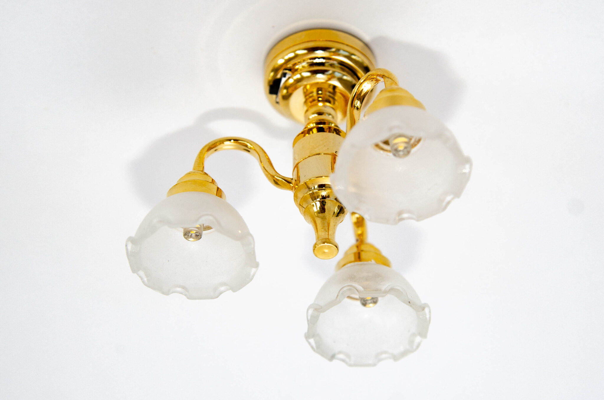 Светильник потолочный с ребристыми плафонами Светильник потолочный с ребристыми плафонами