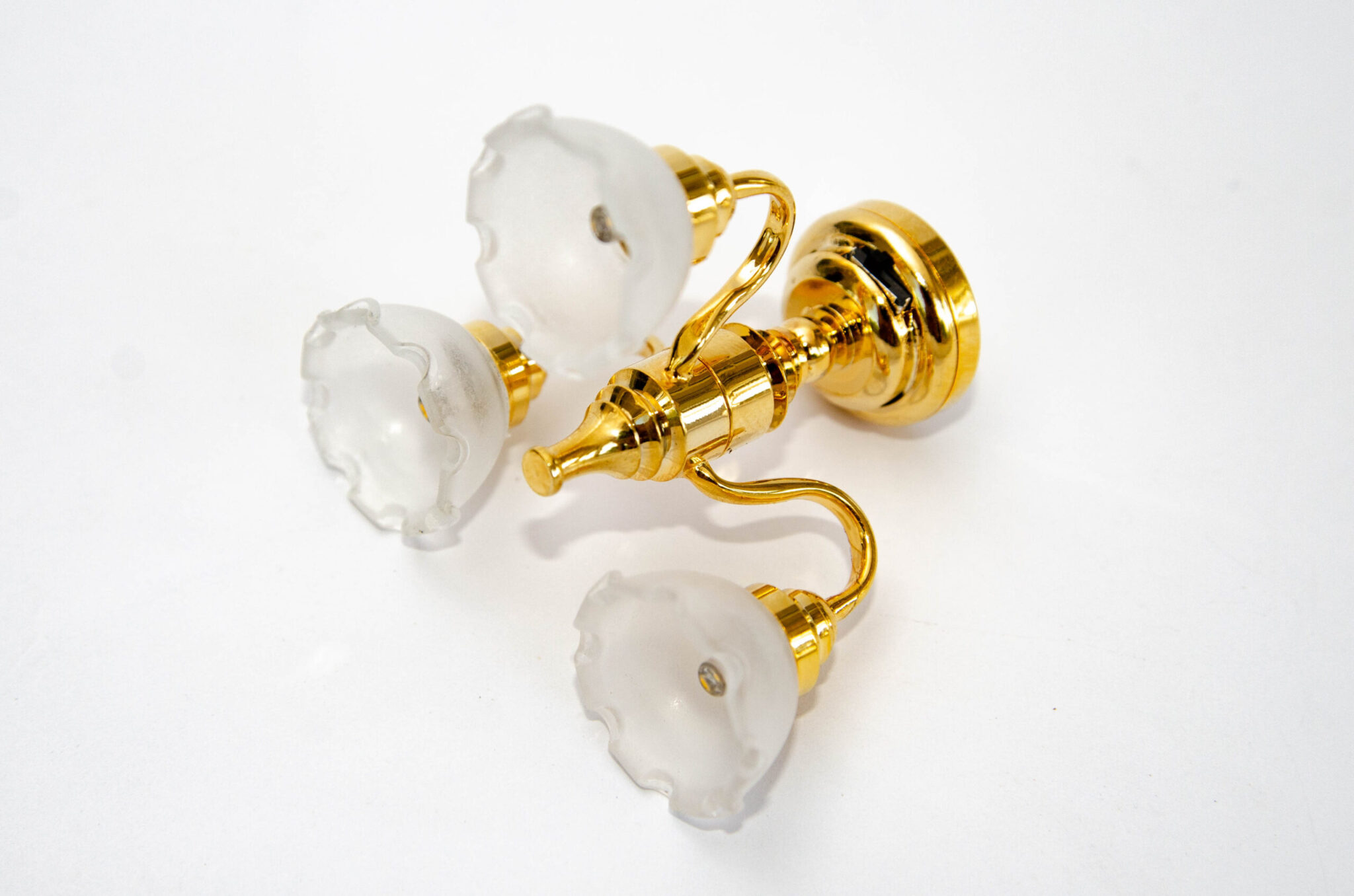 Светильник потолочный с ребристыми плафонами Светильник потолочный с ребристыми плафонами