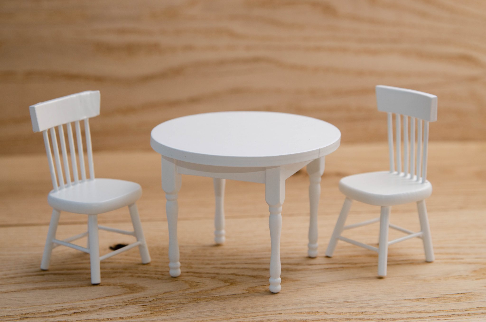 DSC_9739 Стіл круглий із двома стільцями