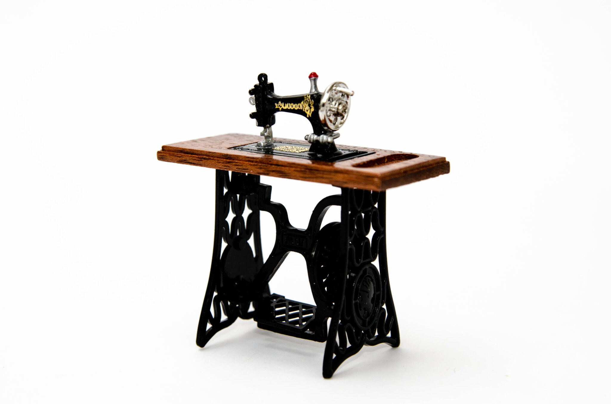 Швейная машинка, миниатюра Швейная машинка, миниатюра