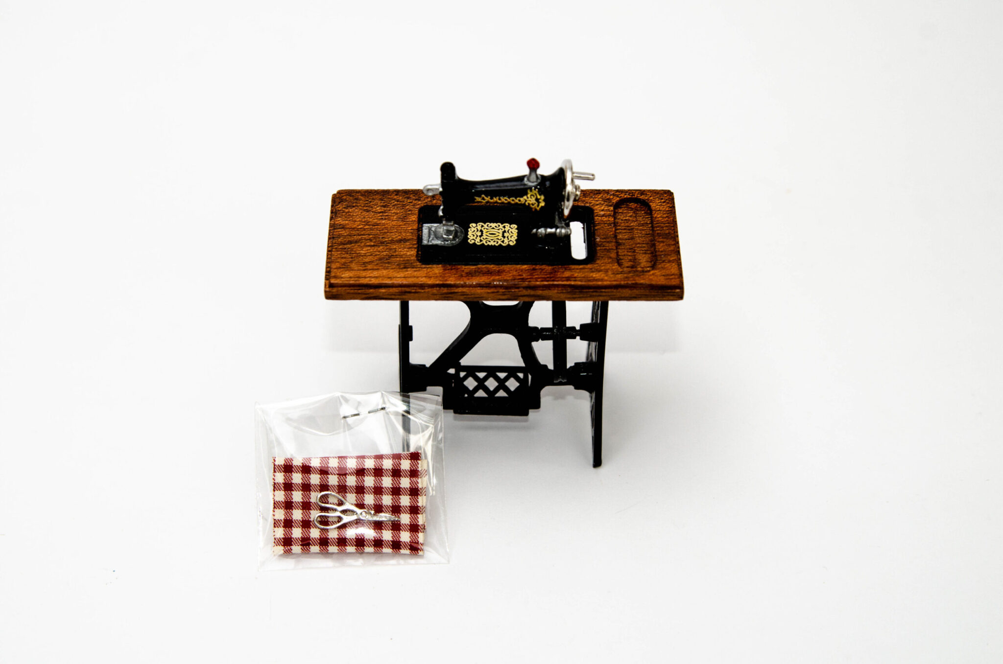 Швейная машинка, миниатюра Швейная машинка, миниатюра