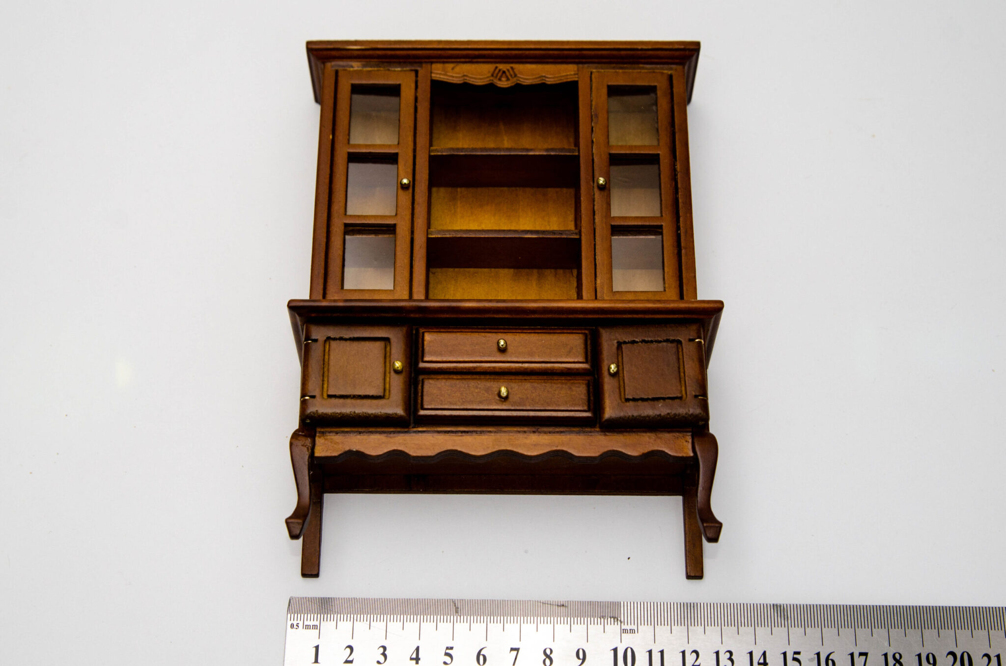 Шкаф-витрина