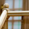 Поручень деревянный для лестницы. На заказ