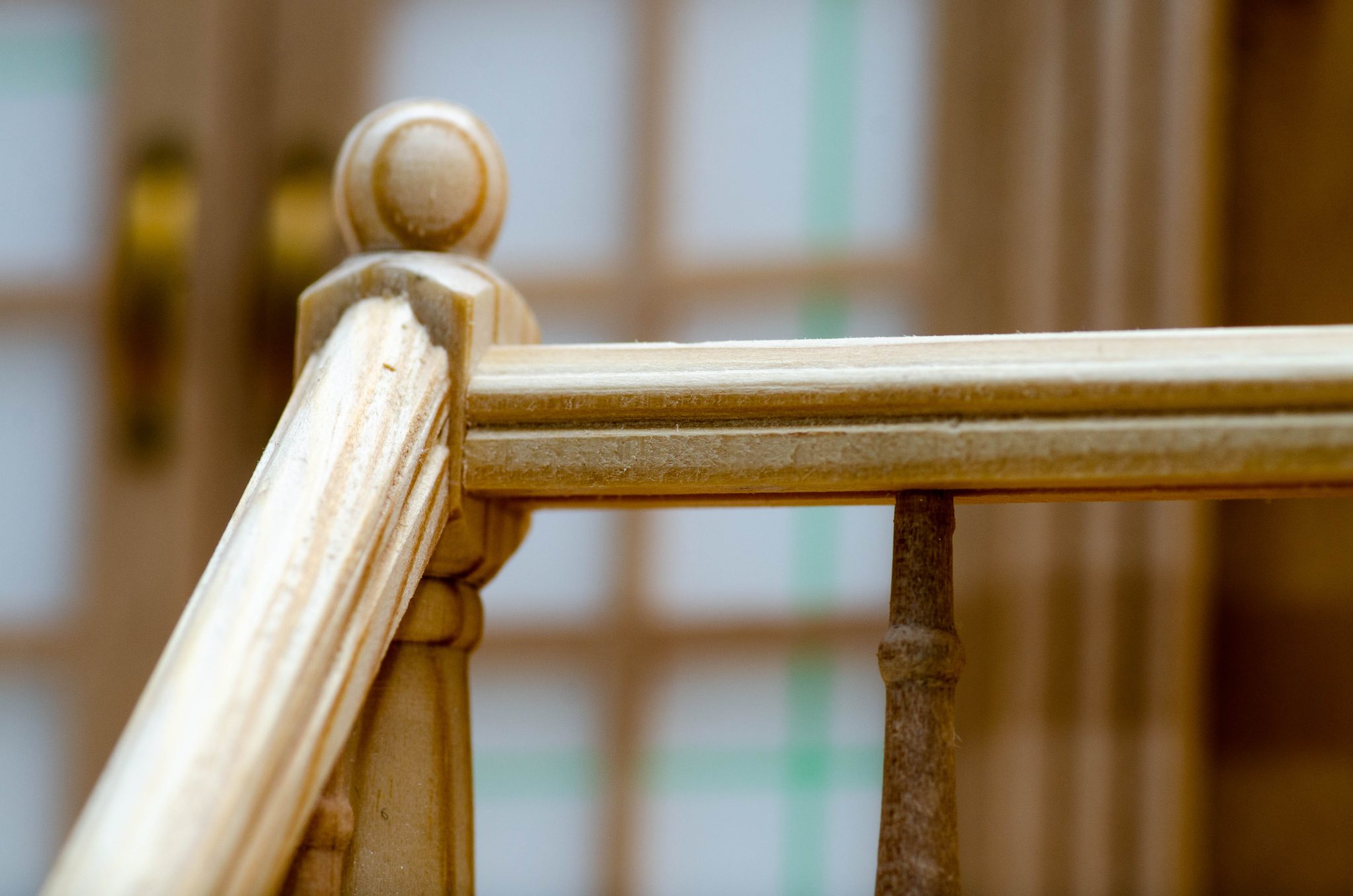 Поручень деревянный для лестницы. На заказ