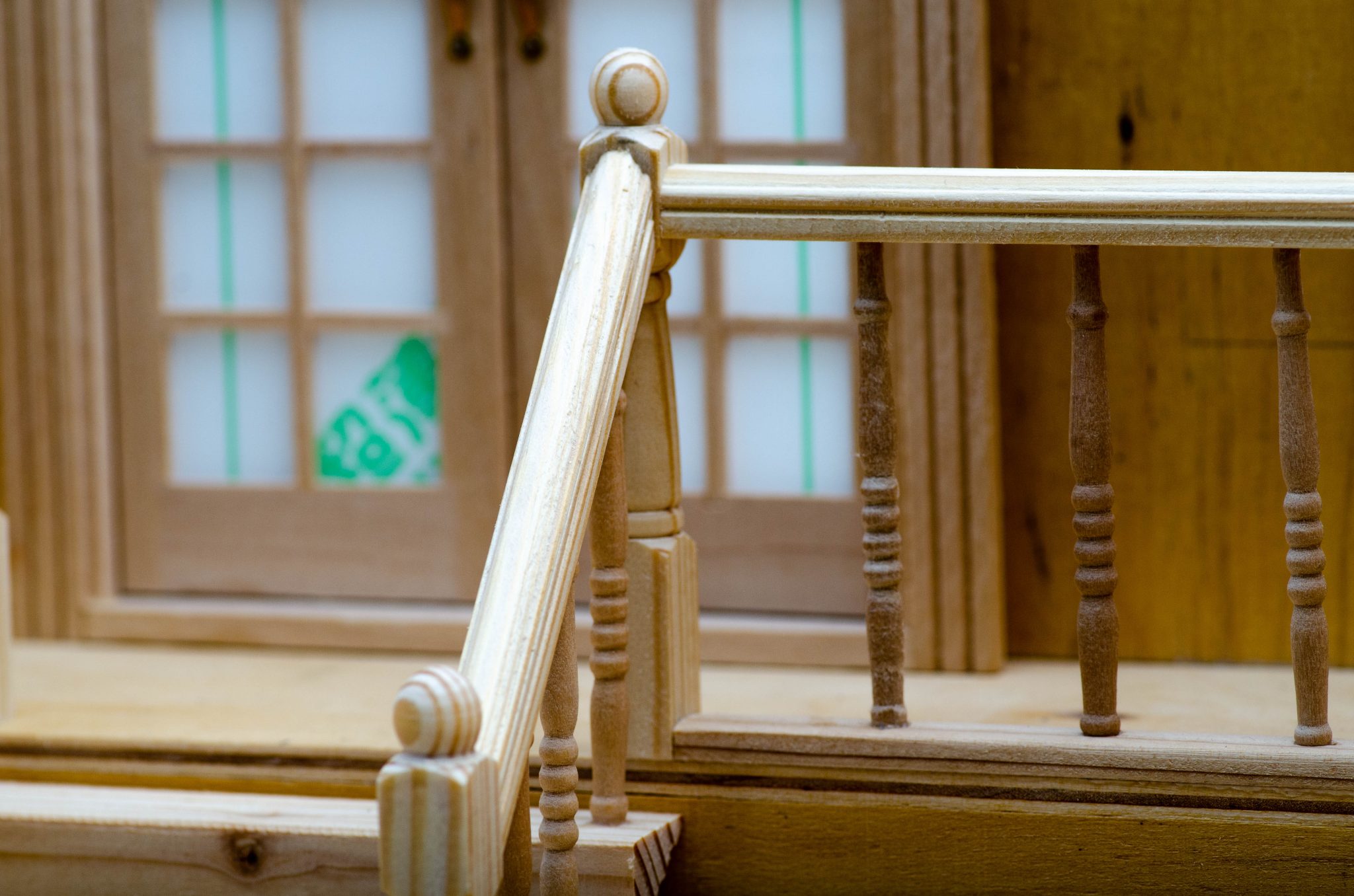 Поручень деревянный для лестницы. На заказ