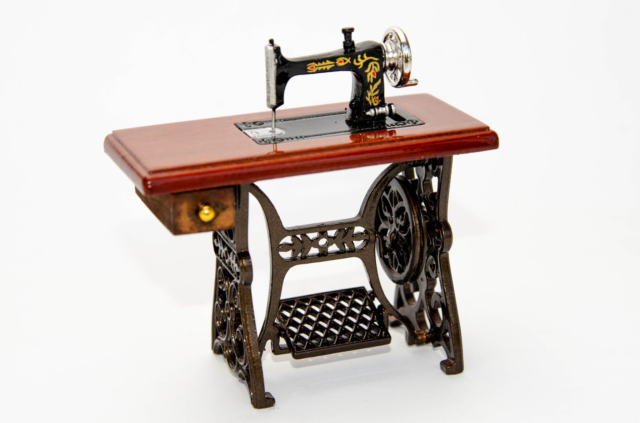 Швейная машинка, миниатюра – 00257-2 Швейная машинка, миниатюра – 00257-2