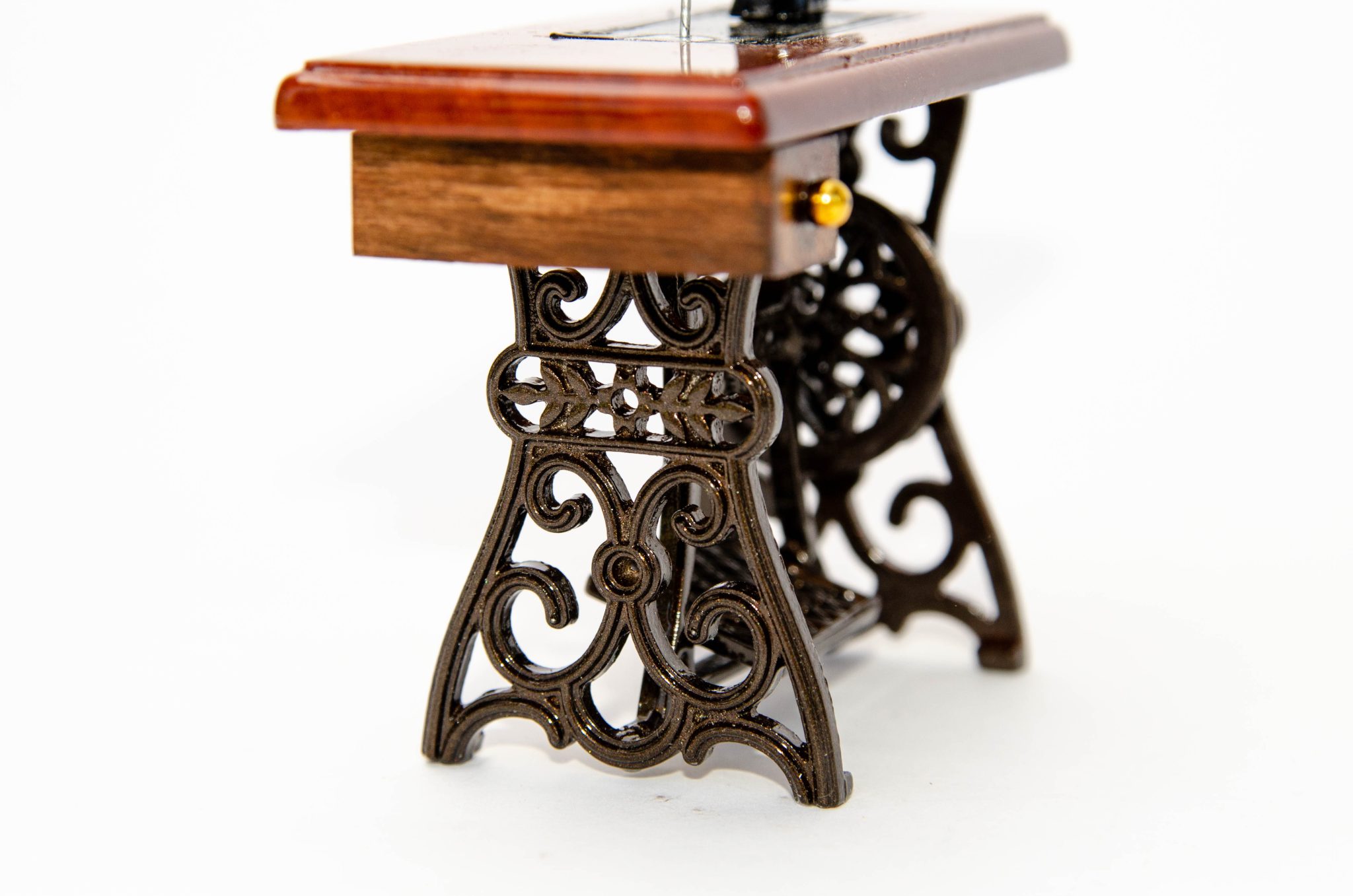 Швейная машинка, миниатюра – 00257-2 Швейная машинка, миниатюра – 00257-2