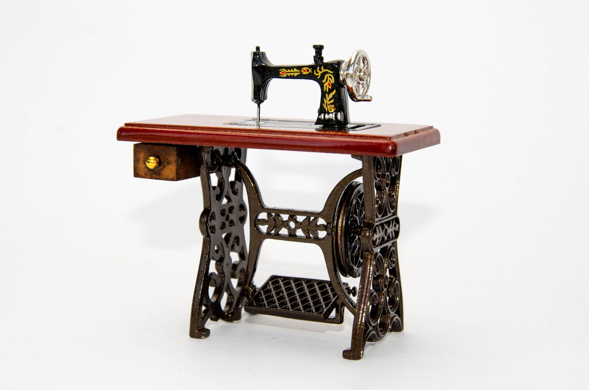 Швейная машинка, миниатюра – 00257-2 Швейная машинка, миниатюра – 00257-2