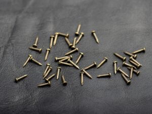 Гвоздики декоративные. Цвет "бронза".Тонкие. 1,2х8мм, 100шт
