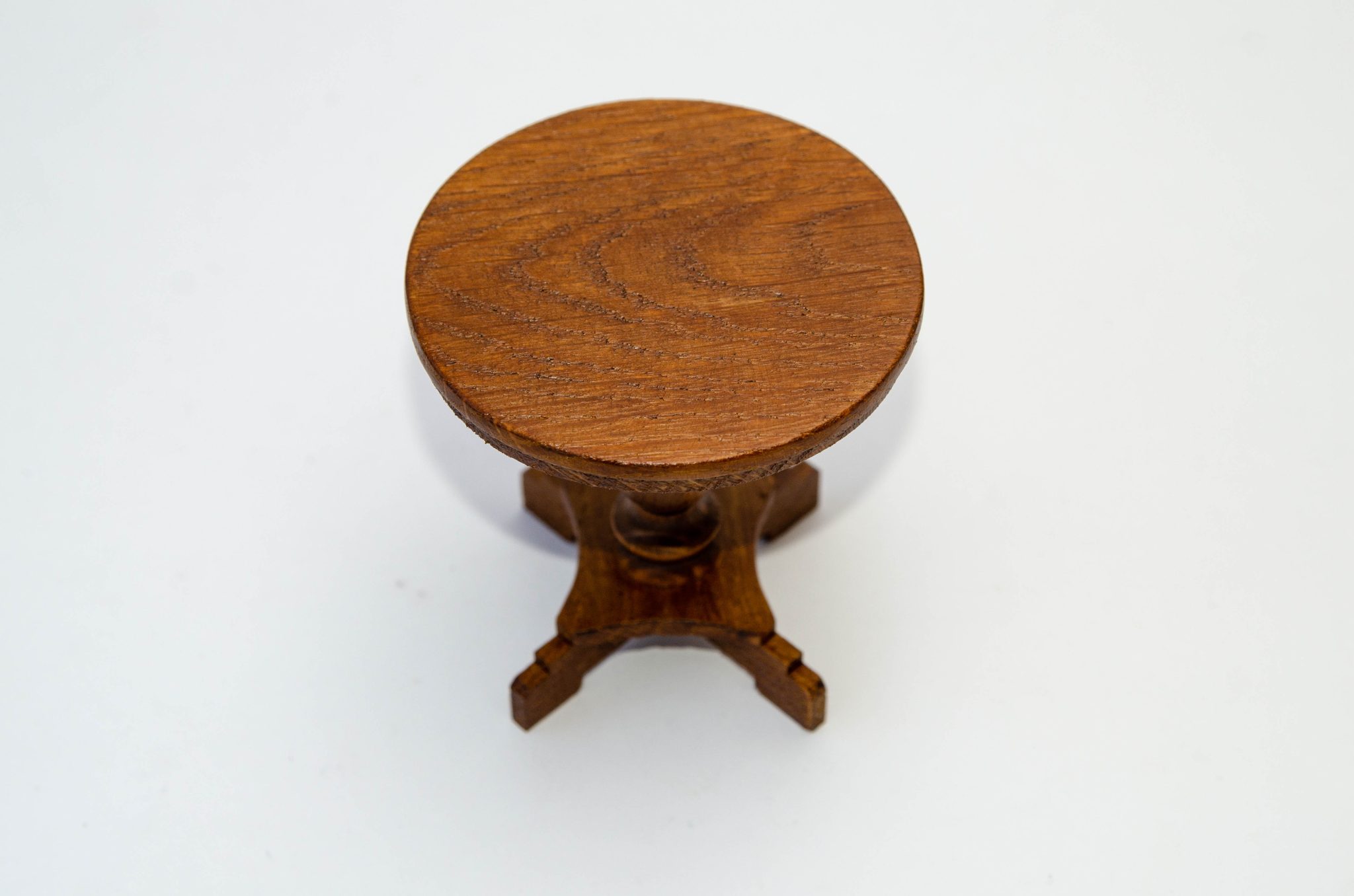 Столик круглый дубовый, Handmade