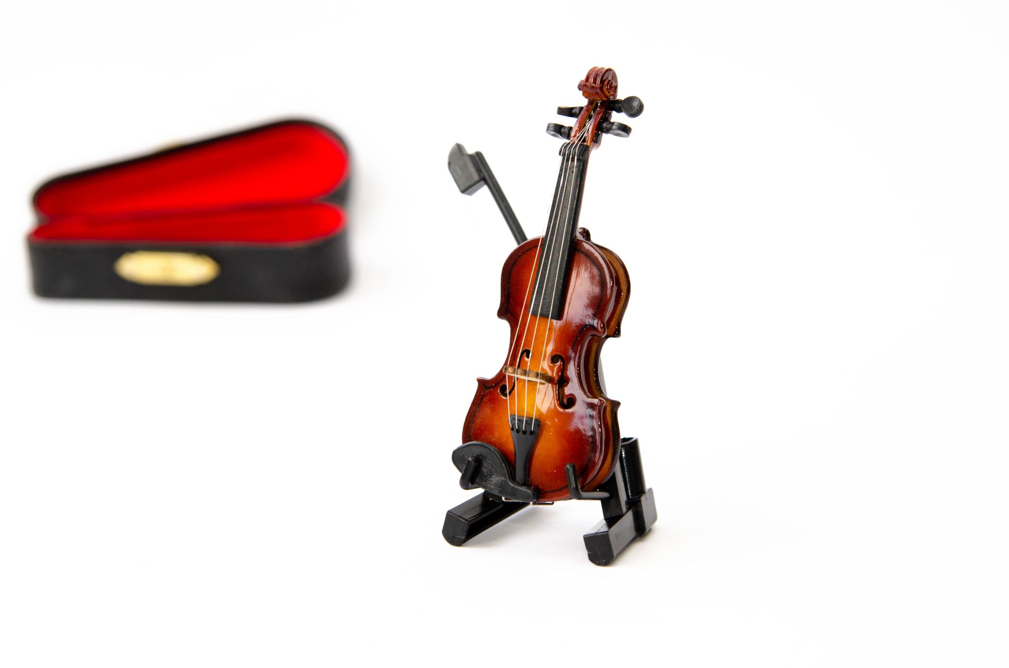 Скрипка з кофром та підставкою