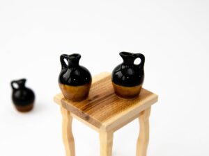 Кувшин керамический с узким горлышком