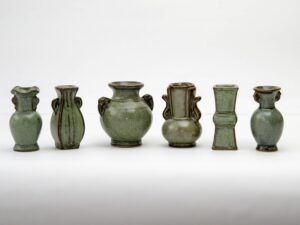 Керамическая ваза-амфора